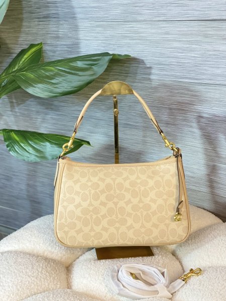 حقيبة كوتش مختومة مع حزام وعلبة ✨